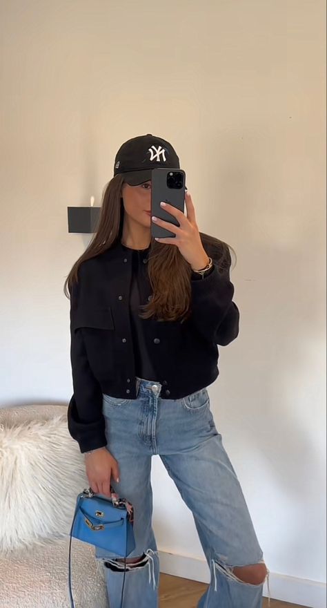 Sports Bomberjack Outfit, Jordan Lipscombe Outfits, Crop Bomberjack Outfit, Spring Jackets 2024, Cropped Bomberjack Outfit, Casual Outfits Ideas, Look Jean, Europe Outfits, Looks Party