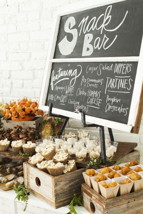 Snack bar ideas Ideas Para Catering, Wedding Snack Bar, Ideas Para La Cena, Autumn Wedding Food, Wedding Buffet Food, Bar Wedding Reception, Wedding Snacks, Bar Buffet, Food Buffet