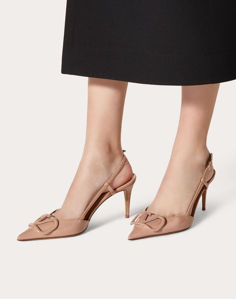 Valentino Women, Slingback Shoes, Valentino Rockstud, African Jewelry, Italian Fashion Designers, Mode Hijab, Slingback Pump, Watch Brands, Stiletto Heel