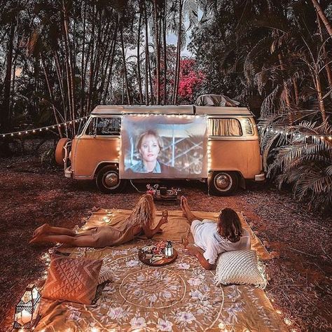 Husbil Makeover, Bil Camping, Rv Tv, Kombi Motorhome, Dream Dates, Kombi Home, Cute Date Ideas, Van Life Diy, Bus Life