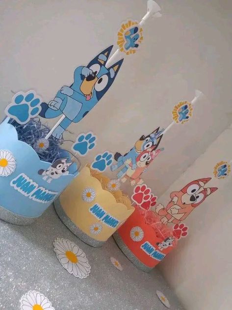 Bluey Themed Centerpieces, Bluey Centerpiece Ideas Diy, Bluey Birthday Party Centerpieces, Bluey Centerpiece, Bluey Centerpiece Ideas, Fiesta Bluey, Bluey Party, Piñata Ideas, Bluey Birthday