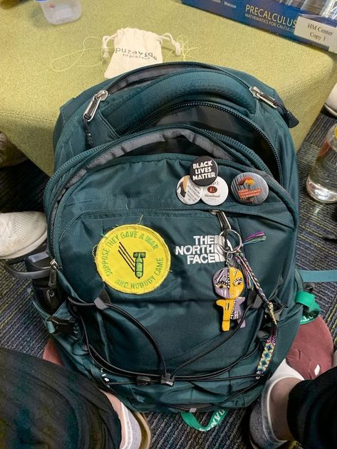 Backpack Aesthetic North Face, Camping Bag Aesthetic, Hiking Bag Aesthetic, The North Face Backpack Outfit, Outdoorsy Backpack, Granola Backpack, Gorpcore Backpack, Granola Girl Backpack, The North Face Backpack Aesthetic