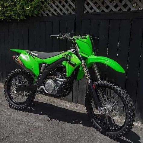 Kawasaki Dirt Bikes Wallpapers, Kawasaki Dirt Bikes, Wallpaper Carros, Kawasaki Kx 250, Ama Supercross, Honda Dirt Bike, Moto Scrambler, Trail Bike, Cool Dirt Bikes