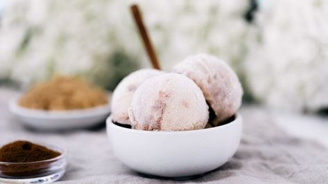 This recipe is a must try. So delicious and easy with the Ninja CREAMi. Cinnamon Ice Cream Recipe, Ninja Ice Cream Recipe, Cinnamon Ice Cream, Ice Cream Maker Recipes, Ice Cream Ingredients, Keto Ice Cream, Ninja Creami, Cinnamon Bun, Vegan Cream Cheese