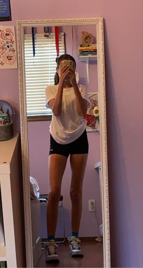 Nike Pro Shorts Outfit Oversized Shirt, Outfits With Spandex Shorts School, Outfit With Nike Pro Shorts, Nike Spandex Shorts Outfit, Nikeproshorts Outfit, Black Nike Pro Shorts Outfit, Nike Pro Under Jeans, Outfit Ideas Nike Pro Shorts, Summer Outfits Nike Pro