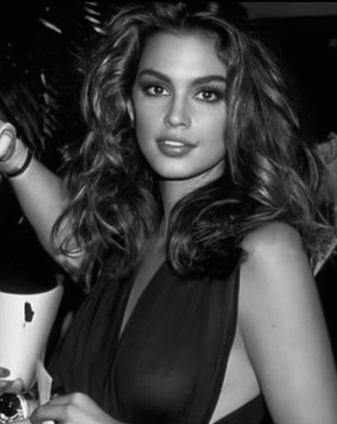 Kristy Turlington 90s, Cindy Crawford Black And White, Cindy Crawford Aesthetic, Guess Models 90s, Cindy Crawford Runway, 90s Cindy Crawford, Cindy Crawford Young, 90s Supermodel Aesthetic, Iconic Pfp