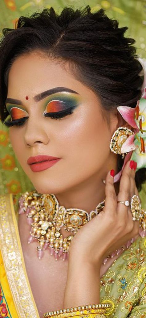 Bridal Eye Makeup Indian, Marwadi Bride, Black And Silver Eye Makeup, Very Easy Makeup, Bride Eye Makeup, Colorful Eye Makeup Tutorial, Marriage Makeup, Cut Crease Eye Makeup, Silver Eye Makeup