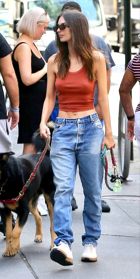 Emily Ratajkowski Street Style Emily Ratajkowski Style Winter, Emily Ratajkowski Style Street, Emrata Street Style, Emrata Style, Emily Ratajkowski Outfits, Emily Ratajkowski Style, Model Outfit, Relaxed Outfit, Emily Ratajkowski