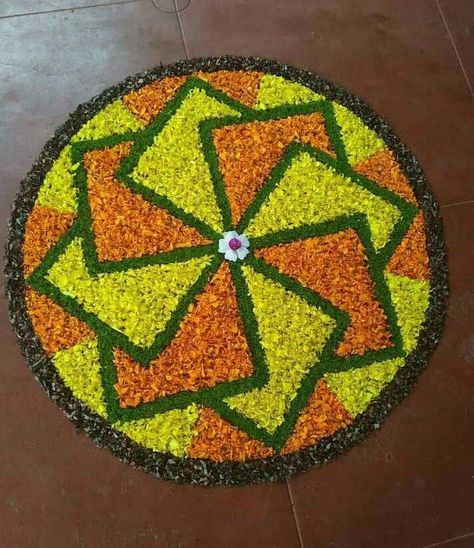 Small Pookalam, Athapookalam Designs Simple, Simple Flower Rangoli Diwali, Simple Pookalam Designs, Flowers Rangoli Designs Ideas, Athapookalam Designs, Rangoli Designs With Flowers, Onam Pookalam Design, Flower Rangoli Designs