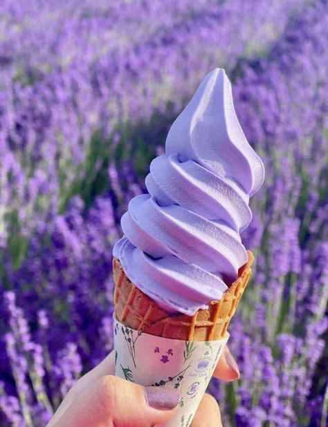 Purple Desserts, Ube Ice Cream, Wallpers Pink, Lavender Ice Cream, Purple Food, Yummy Ice Cream, Cream Aesthetic, Cute Desserts, Soft Serve