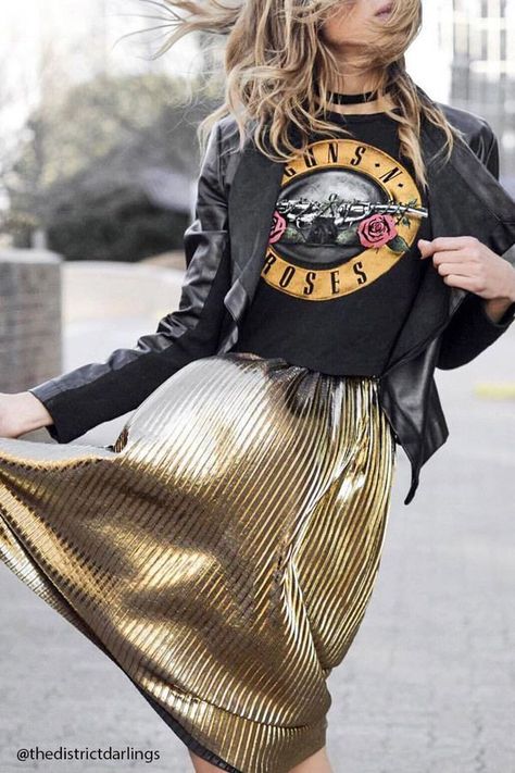 8c01a75941549a705cf7275e41b21f0ddesc53058525ri Moda Pinup, Moda Rock, Metallic Pleated Skirt, Warm Clothes, Autumn Wardrobe, Rock Outfits, Metallic Skirt, Rocker Style, Wardrobe Inspiration