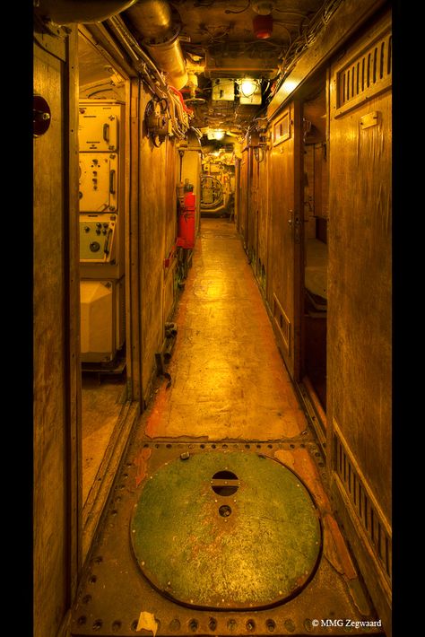 Ship Interior, Spaceship Interior, German Submarines, Sleeping Quarters, U Boat, Industrial Architecture, Cyberpunk Aesthetic, Dark Places, Dieselpunk