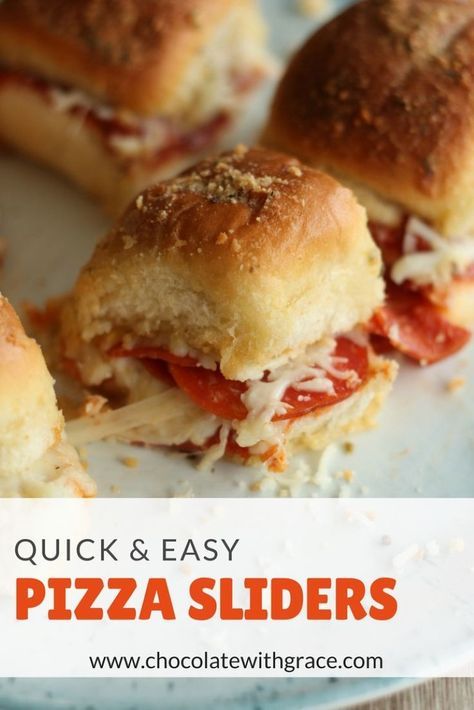 Easy Pizza Sliders, Pepperoni Pizza Sliders, Pepperoni And Mozzarella, Pizza Sliders, Sliders Recipes Hawaiian Rolls, Pizza Slider, Slider Sandwiches, Game Day Snacks, Hawaiian Rolls