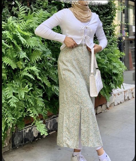 Aesthetic Hijab Outfit Ideas, Hijabi Fashion Summer, Outfit Muslim, Outfits Muslim, Skirt Outfits Summer, Modest Skirt, Modesty Outfits, Modest Summer, Maxi Outfits