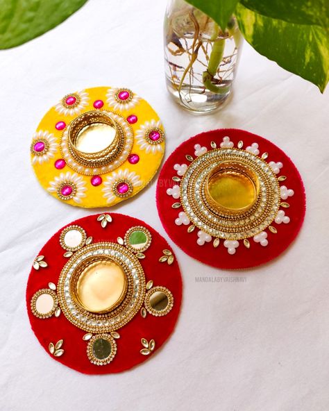 Candle Decoration Ideas For Diwali, Diya Holder Decoration Ideas, Cake Base Board Craft Diy, Diwali Tea Light Holders, Diya Plate Decoration Ideas, Cd Diya Decoration, Diya Thali Decoration Ideas, Craft With Bangles, Diya Holders Diy