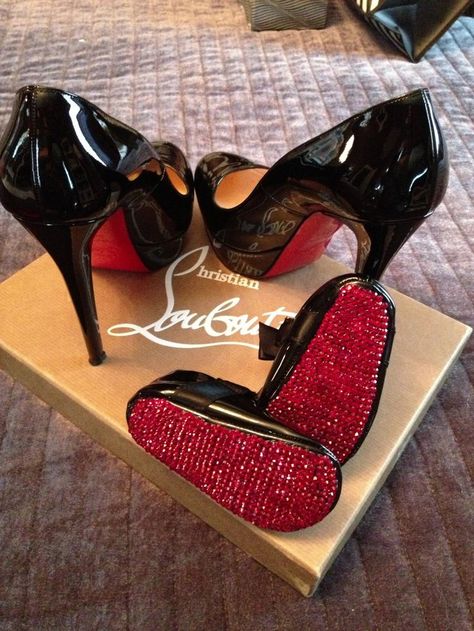 Christian Louboutin Outlet, Red Bottom, Red Bottoms, Louis Vuitton Shoes, Fabulous Shoes, Crazy Shoes, Shoe Obsession, Shoe Lover, Louboutin Shoes