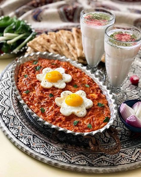 Iran Nostalgia, Persian Dinner, Persian Breakfast, Food Iran, Food Persian, Nice Meals, Persian Food Iranian Cuisine, Arabian Party, Iranian Style