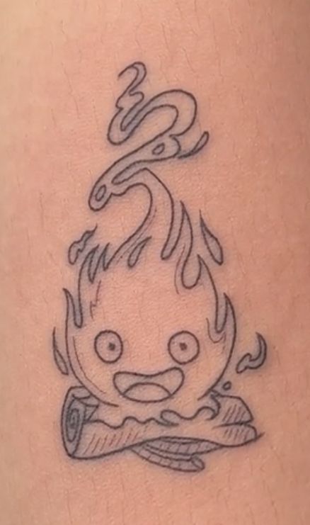 Chunky Tattoo Ideas, Calsifer Howl Tattoo, Calciferol Tattoo, Studio Ghibli Calcifer Tattoo, Calcifer Tattoo Black And White, Howls Moving Castle Tattoo Minimalist, Studio Ghibli Tattoo Sleeve, Minimalistic Anime Tattoo, Ghibli Tattoo Minimalist