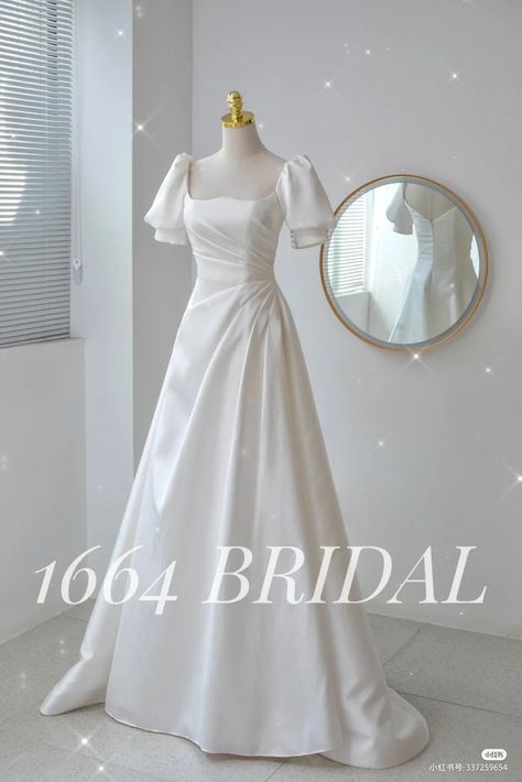 Catholic Bride Dresses, Wedding Dresses Minimal, Wedding Gown Korean, Korean Wedding Dress Simple, Wedding Dress Korean Style, Wedding Dress Minimal, Wedding Dresses Korean, Korean Wedding Dress, Gaun Abad Pertengahan