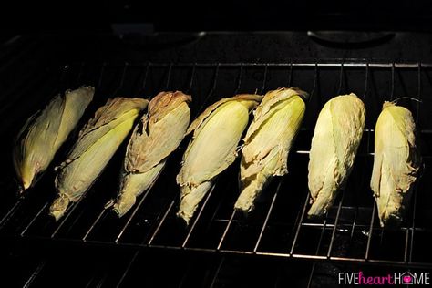 The Easiest, Tastiest, BEST Way to Cook Fresh Corn on the Cob: Oven Roasting! Simply wash & cook...once done, husks and silk peel away with no mess! | FiveHeartHome.com Corn On The Cob Oven, Cooked Vegetable Recipes, Oven Baked Corn, Roast Corn, Cooking Sweet Corn, Fresh Corn On The Cob, Corn In The Oven, Oven Roasted Corn, Bbq Corn