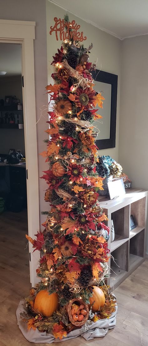 Thanksgiving Pencil Tree, Fall Themed Christmas Tree Ideas, Pumpkin Tree Decorations, Fall Pencil Tree Ideas, Autumn Tree Decor, Thanksgiving Trees Ideas, Thanksgiving Christmas Trees, Fall Theme Christmas Tree, Fall Decorated Trees