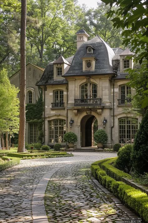 56 Stunning French Country House Exteriors French Countryside Chateau, Italian Manor House, Chateau Inspired Homes, Rustic French Country House Exterior, Old Money Brick House, Old Style Architecture, French Houses Country, French Colonial Style Home Exterior, Small House Countryside