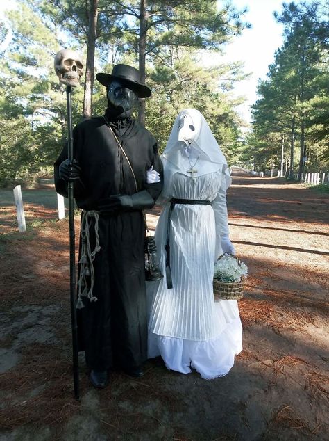 Good Halloween Costumes Scary, Plauge Doctor Couples Costume, Cool Creepy Halloween Costumes, Matching Horror Costumes, Witches And Warlocks Costumes, Plague Victim Costume, Duo Horror Halloween Costumes, White Plague Doctor Costume, Graveyard Costume Ideas