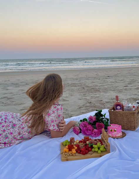 #beach #picnic #pink #flowers #sunset Valentines Beach Picnic, Galentines Beach Picnic, Beach Picnic Pictures, Sunset Picnic Aesthetic, Beach Picnic Photoshoot, Picnic On Beach, Birthday Beach Pictures, Beach Picnic Outfit, Beach Birthday Aesthetic