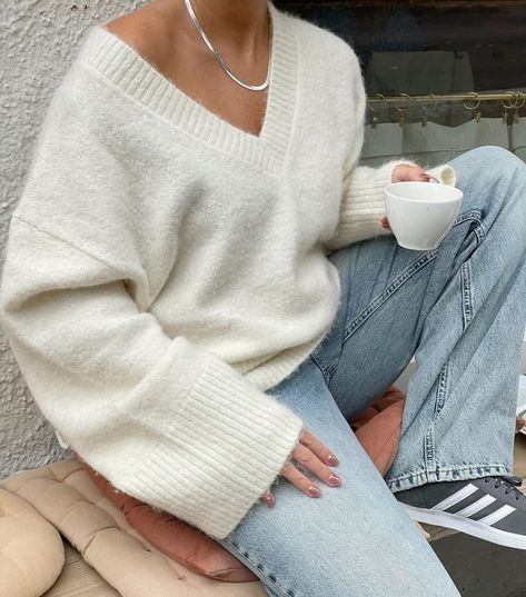 fall outfit inspo Check more at https://beautyfashionideas.com/uncategorized/fall-outfit-inspo-15/ Bandana Cap, Australian Winter Fashion, Outfits Los Angeles, Grey Sweater Outfit, Australian Winter, T Shirt Outfits, Looks Pinterest, California Outfits, Preppy Sweater