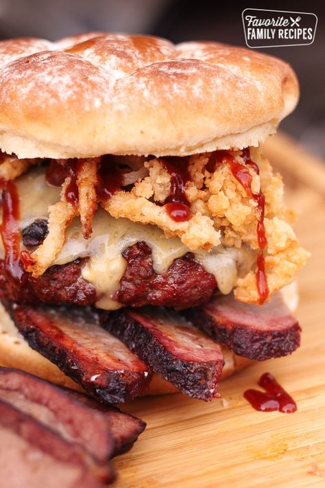 You will never be the same after trying these blue cheese smoked brisket burgers. Perfect for the days you are feeling extra carnivorous! Crispy Onion Straws, Creamed Peas And Potatoes, Onion Straws, Brisket Burger, Blue Cheese Burgers, Brisket Sandwich, Brisket Recipes, Smoked Brisket, Vegan Burgers