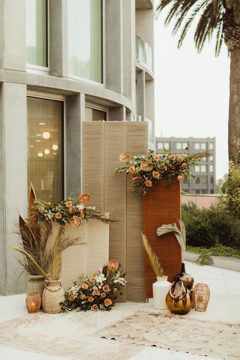 The dreamiest of micro weddings takes us to Santa Monica for a Proper Hotel wedding inspiration that takes cues from the stunning decor + architecture already in place. See all the details on Green Wedding Shoes! Terra Cotta Wedding, Terracotta Decor, Proper Hotel, Grass Wall Backdrop, Greenery Wall, Grass Wall, Light Backdrop, Micro Weddings, Flower Wall Backdrop