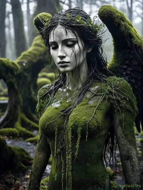 Female Forest Spirit, Forest Creature Makeup, Fey Character Design, Nature Woman Art, Mythical Creatures Costumes, Unseelie Fae Aesthetic, Moss Creature, Faerie Creatures, Forest Nymph Art