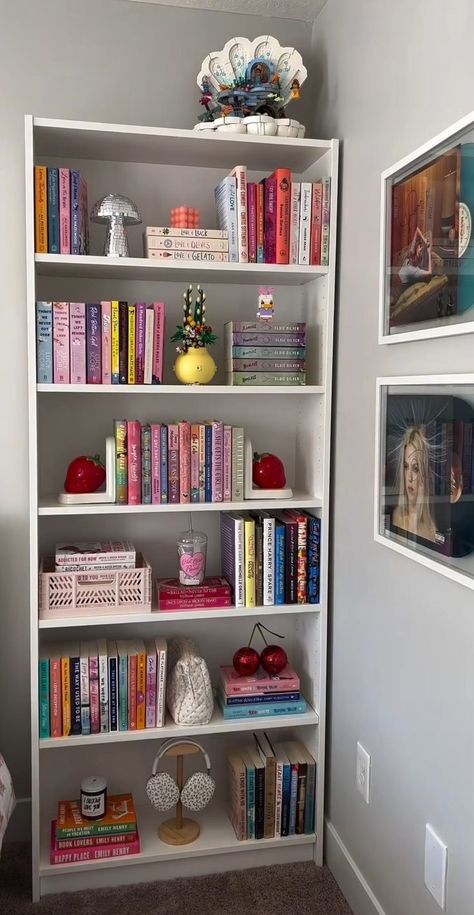 Reading Space Aesthetic, Home Library Shelf Decor, Aesthetic Bedroom Bookshelf, Book Organization Ideas Bedroom, Bedroom Bookshelf Wall, Reading Corner With Bookshelf, Room Inspo Books, Bookshelf Inspo Aesthetic, Bookshelves For Bedroom