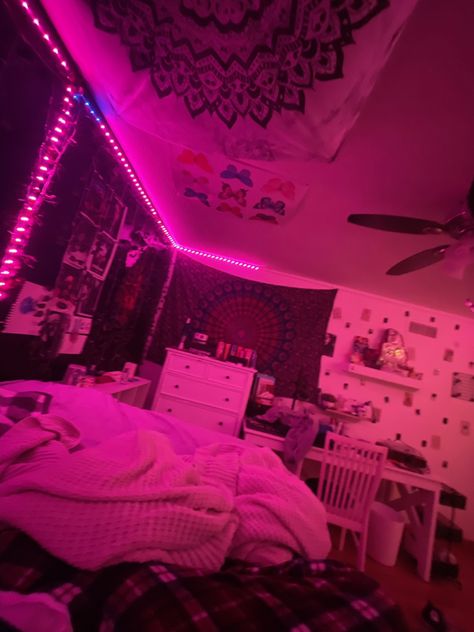 pink led tapestry aesthetic room Room Inspiration Tapestry, Room Ideas With Tapestry And Led Lights, Aesthetic Room Decor Tapestry, Baddie Tapestry, Pink Tapestry Bedroom, Room Tapestry Aesthetic, Room Inspo Tapestry, Vibey Room Aesthetic Cozy, Rooms With Tapestries