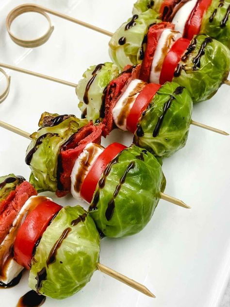 Mini Party Appetizers, Vegetarian Appetizer Recipes, Veggie Sliders, Brussel Sprouts Appetizer, Potato Fritters Recipe, Caprese Appetizer, Finger Food Recipes For Toddlers, Vegetarian Party, Vegetarian Party Food