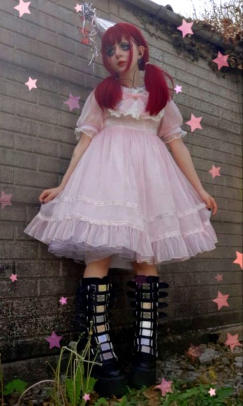 Clown Astethic Clothes, Aesthetic Clown Outfits, Kawaii Clown Outfit, Clown Core Outfit Ideas, Carnivalcore Outfits, Clown Outfit Drawing Reference, Cute Clown Outfit Aesthetic, Pink Clowncore Outfit, Alt Clown Outfit