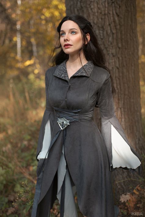 Arwen from The Lord of the Rings Cosplay Fantasy Dress Elf, Lotr Inspired Outfits, Lord Of The Rings Cosplay, Arwen Costume, Hobbit Cosplay, Pilgrim Costume, Lotr Costume, Mandalorian Cosplay, Elf Dress