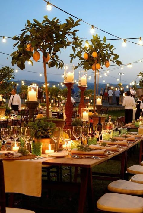 Ideas para decorar una boda inspiración italiana: 6 claves para una boda rústica Candle Decorations, Italian Theme, Florence Wedding, Mediterranean Wedding, Tuscan Wedding, Outdoor Dinner, Salou, Tuscany Wedding, Italian Wedding