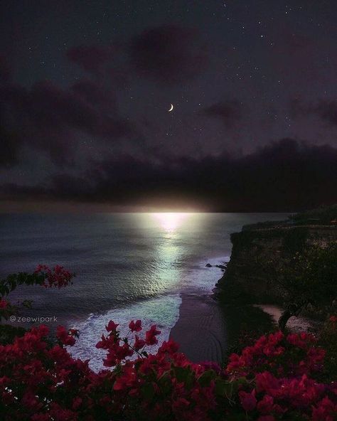 Nusa Penida, Edgy Aesthetic, Night Scenery, Pretty Landscapes, Fantasy Aesthetic, Aesthetic Gif, Aesthetic Images, Night Aesthetic, Nature Aesthetic