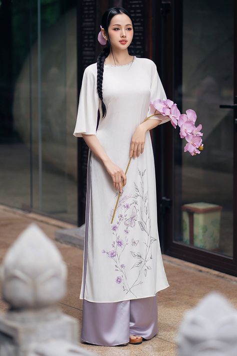 Dam Hoi Ao Dai, Traditional Vietnamese Dress, Dam Hoi, Ao Dai Modern, Traditional Vietnamese Wedding, Ao Dai Vietnamese, Vietnam Fashion, Vietnamese Wedding, Vietnamese Traditional Dress