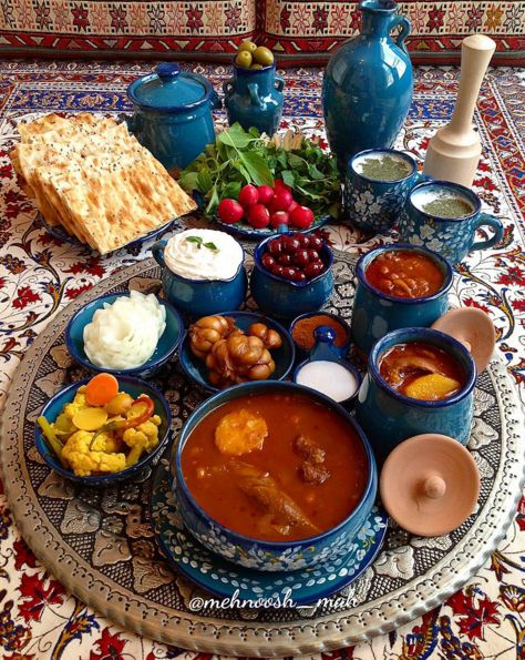 Abgoosht (Dizi) Arabisk Mat, Persian Food Iranian Cuisine, Different Types Of Food, Iranian Dishes, Lamb Stew Recipes, Iran Food, Iranian Recipes, Iranian Cuisine, Persian Cuisine