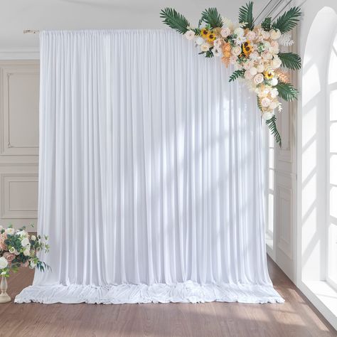 White Curtain Decoration Ideas, Decor Wedding Simple, Easy Wedding Backdrop, White Backdrop Wedding, Backdrop For Head Table, Simple Backdrop Ideas, Simple Backdrop Decorations, Curtain Backdrop Ideas, Picture Backdrop Ideas