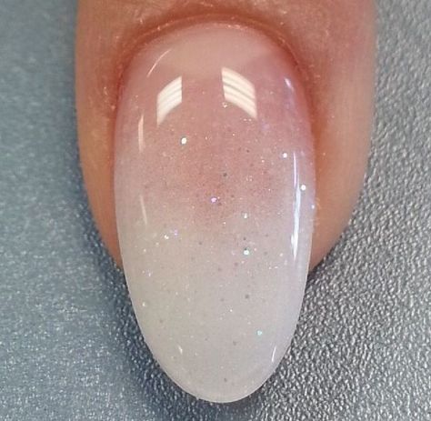 Male Up, Unghie Sfumate, Nails Ombre, Almond Nail, Super Nails, White Nail, Nails Almond, Nagel Inspo, Oval Nails