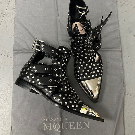 Alexander Mcqueen Black Leather Silver Tip Fully Studded Boots Size 8.5 Supper Cool And Comfortable Made In Italy Loafers Women Outfit, Studded Loafers, Mcqueen Shoes, Alexander Mcqueen Shoes, Shoes World, Studded Boots, Unique Shoes, Fabulous Shoes, Leather Silver