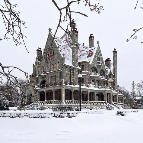 @archi_ologie on Instagram: "This is one of those series of shots where it was difficult to choose the headliner… they’re all fabulous! ❄️🤩❄️ 1890 Craigdarroch castle. Thanks for tagging #archi_ologie Posted @withrepost • @madufault Bien saupoudré de sucre à glacer. ❄️" Craigdarroch Castle, We Are The Weirdos Mister, House Exterior, Castle, Exterior, Tags, On Instagram, Instagram