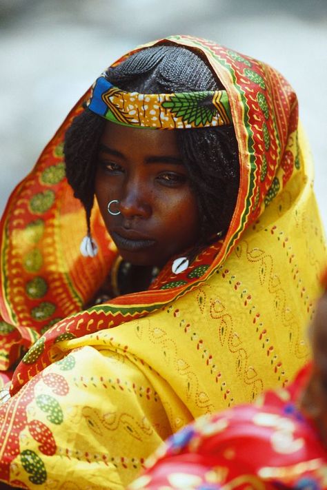 With about more than 270 tribes Cameroon, located in Central Region of Africa. People in extreme North of Cameroon ( Fulanis, Kanuris and Woddabe/Mbororos). Wodaabe Woman, Oh My Goddess, African People, We Are The World, Traditional Attire, African Culture, People Of The World, World Cultures, African Beauty