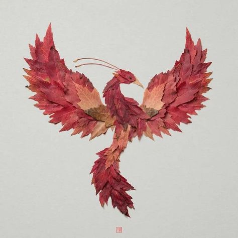 Artist Cleverly Arranges Flowers and Leaves into the Shapes of Animals Raku Inoue, Leaf Art Diy, Dry Leaf Art, Collage Nature, Flower Petal Art, Leave Art, Leaf Projects, Leaf Animals, Nature Collage