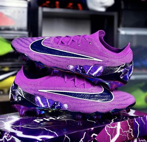 Unleash Your Power: Nike Phantom GX Elite SE FG Purple Lightning Limited Edition Soccer Cleats Nike has once again pushed the boundaries of innovation with the launch of the limited-edition Nike Phantom GX Elite SE FG Purple Lightning soccer cleats. These cleats are not just footwear; they are a statement of style, performance, and individuality. Striking Design, Superior Performance The first thing you'll notice about the Nike Phantom GX Elite SE FG Purple Lightning cleats is their bold an... Nike Phantom Gx Elite, Purple Lightning, Shoes Wallpaper, Nike Cleats, Nike Shoes (men), Alex Morgan, Men's Athletic Shoes, Purple Shoes, Nike Football