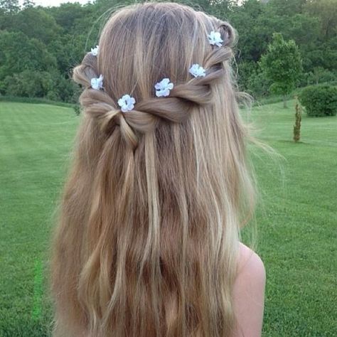 Princess Twistback Adorable Hairstyles, Flowers In Her Hair, Flower Girl Hairstyles, Beauty Tutorials, Great Hair, Hair Dos, العناية بالشعر, Gorgeous Hair, Hair Designs