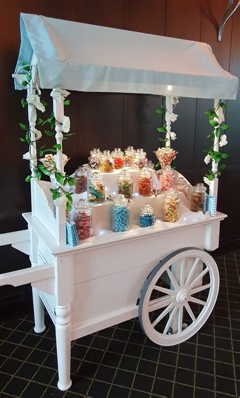 Candy Carts For Parties At Meg2-1.blogspot.com Cart For Party, Cupcake Cart, Treat Cart, Sweets Display, Diy Sweets, Meg 2, Candy Cart, Gallery Ideas, Christmas Food Desserts